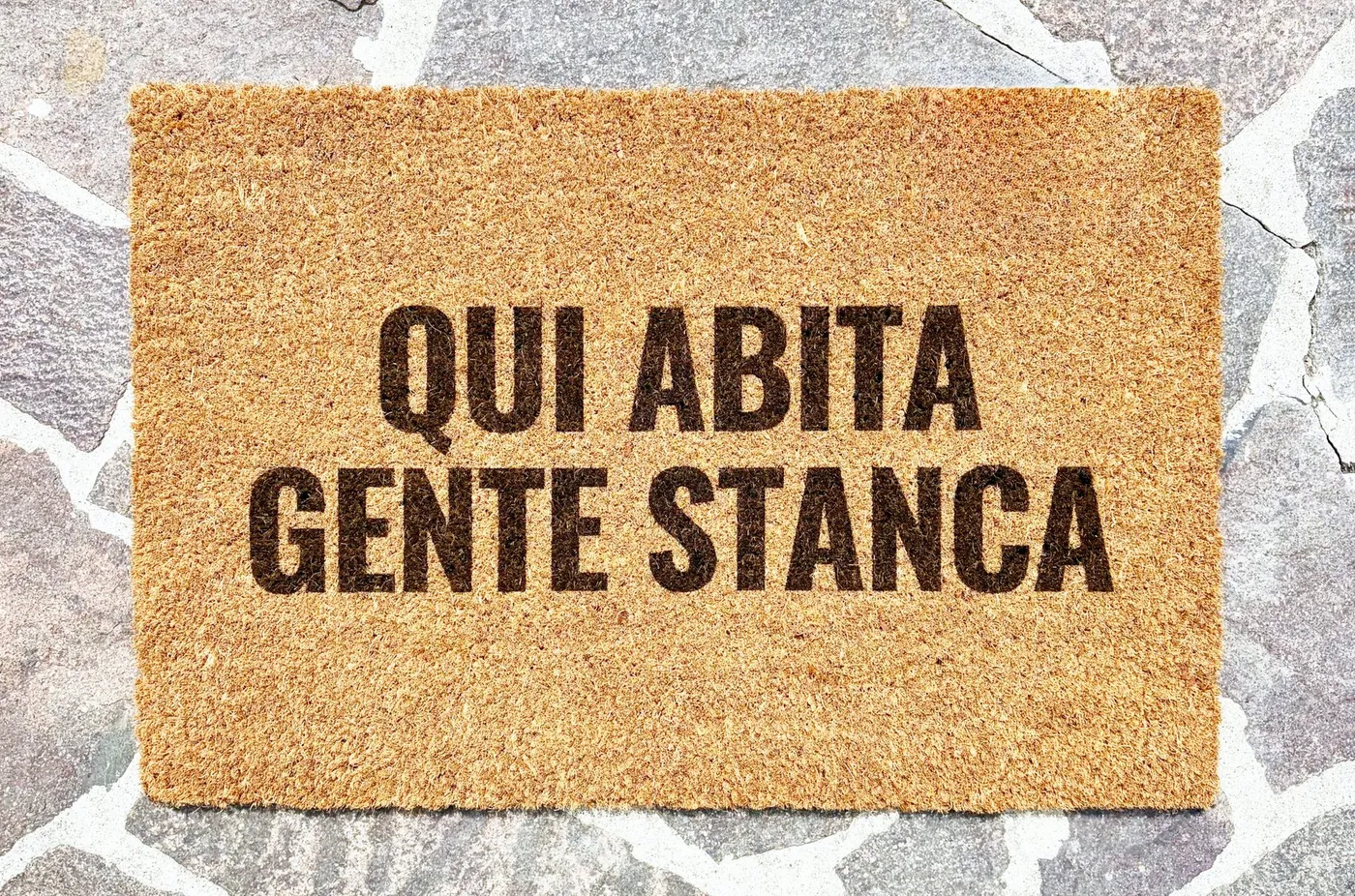 QUI ABITA GENTE STANCA